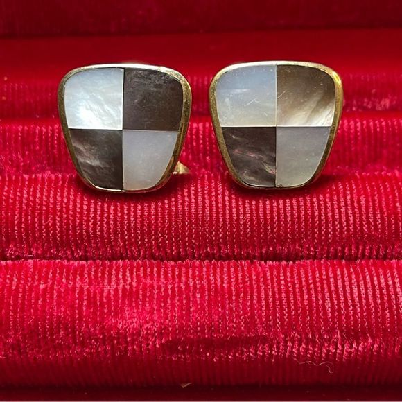 ⚫️⚫️⚫️ Mother of Pearl Checkerboard Cuff Links in Gold Plating - Picture 1 of 7